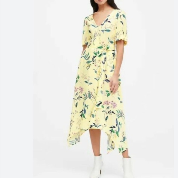 Banana Republic yellow print short sleeved flowy rayon crepe wrap dress size 4. - Picture 2 of 9